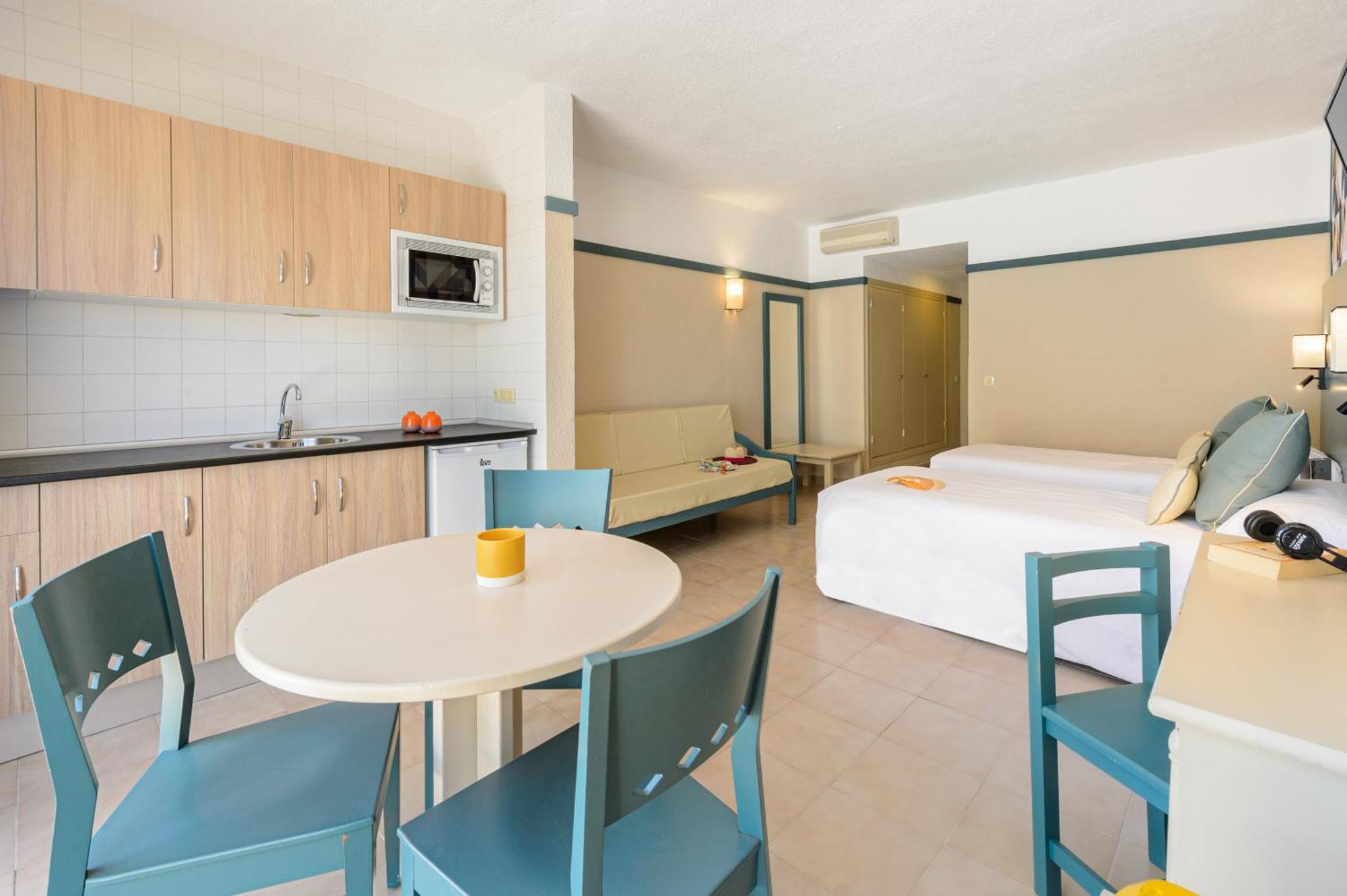 Aparthotel Vibra Club Maritim Sant Antoni de Portmany Екстериор снимка
