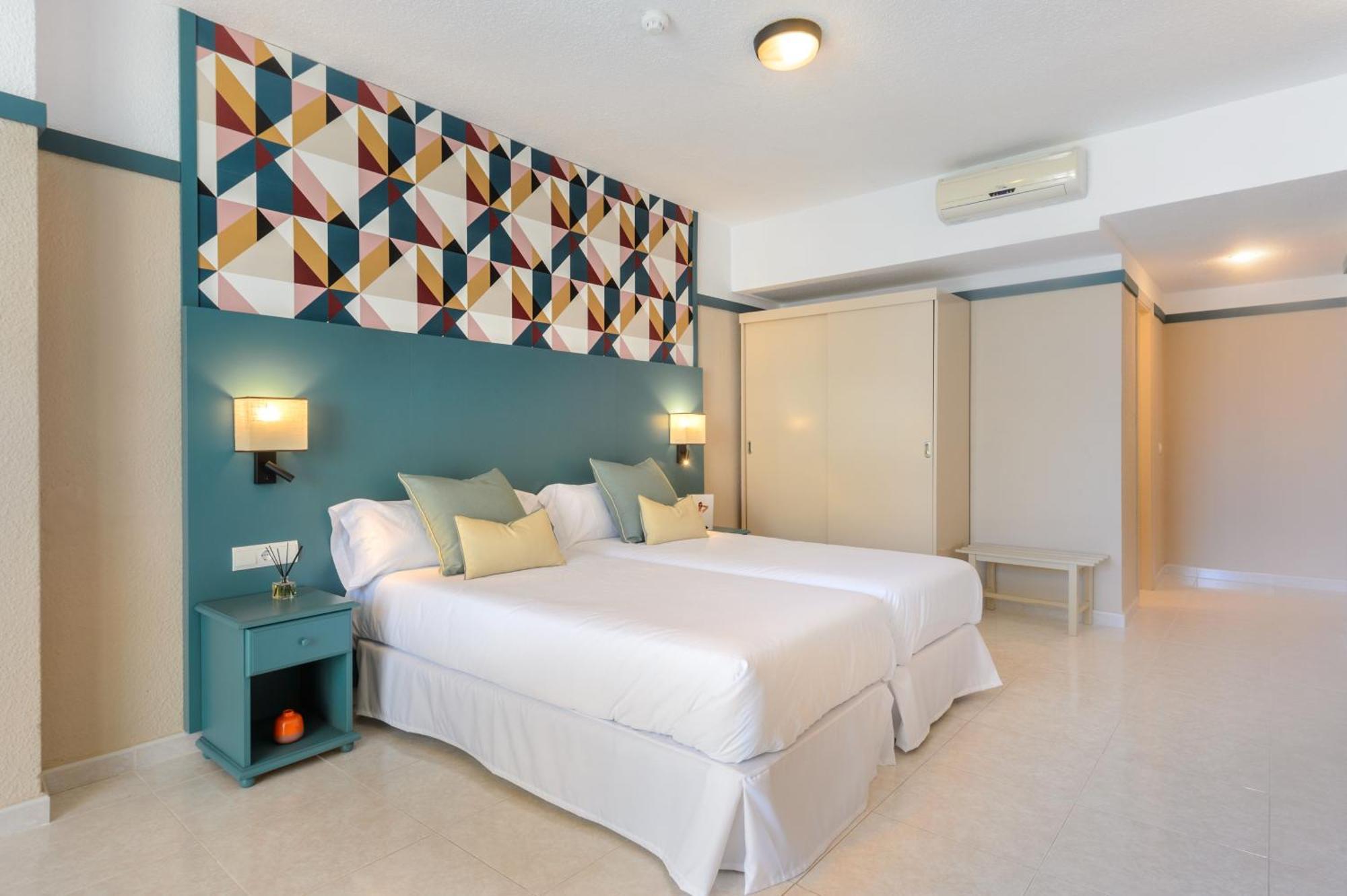 Aparthotel Vibra Club Maritim Sant Antoni de Portmany Екстериор снимка