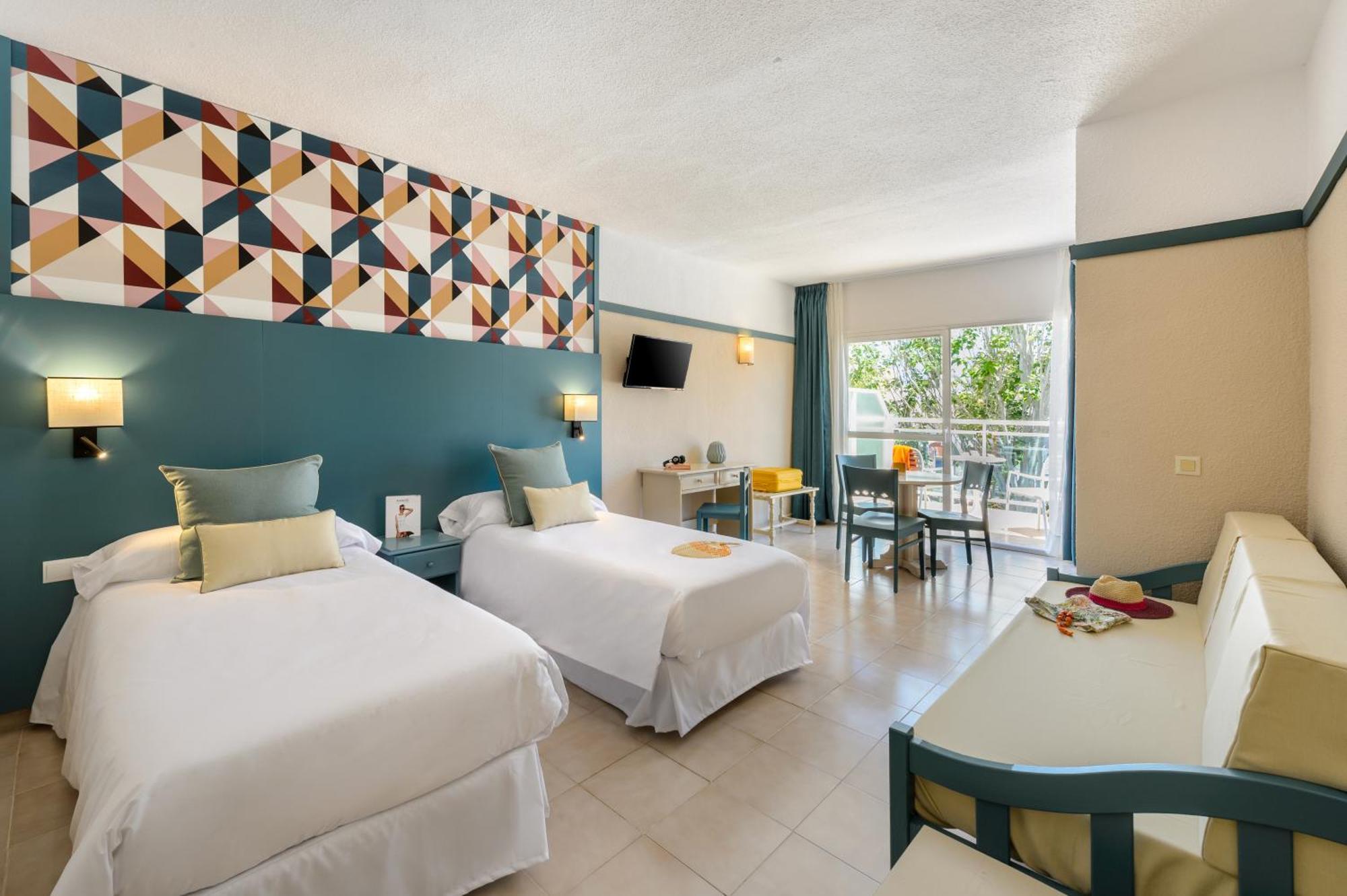 Aparthotel Vibra Club Maritim Sant Antoni de Portmany Екстериор снимка