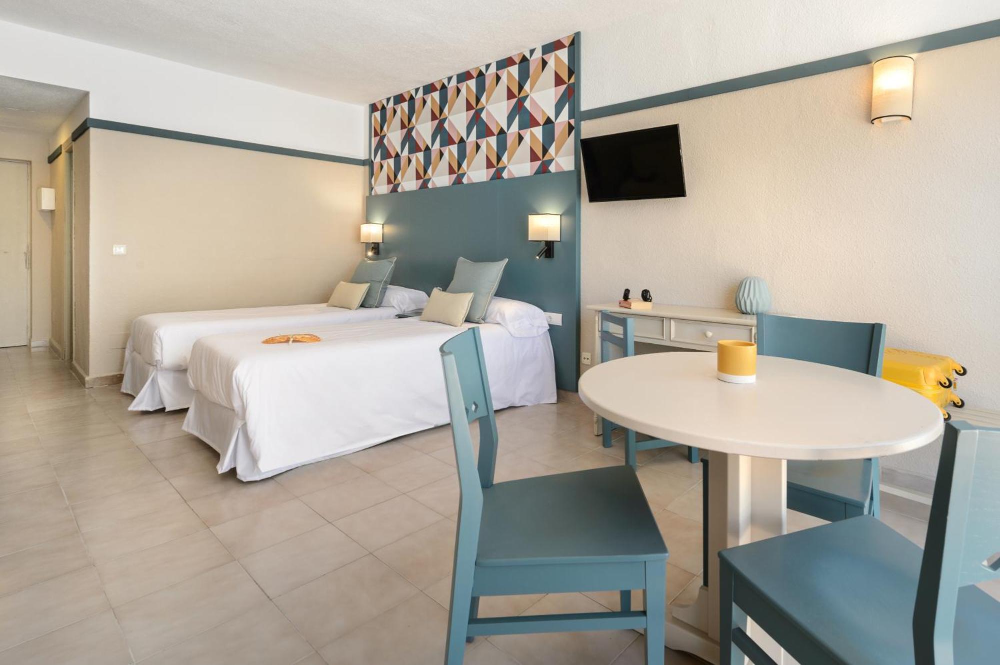 Aparthotel Vibra Club Maritim Sant Antoni de Portmany Екстериор снимка