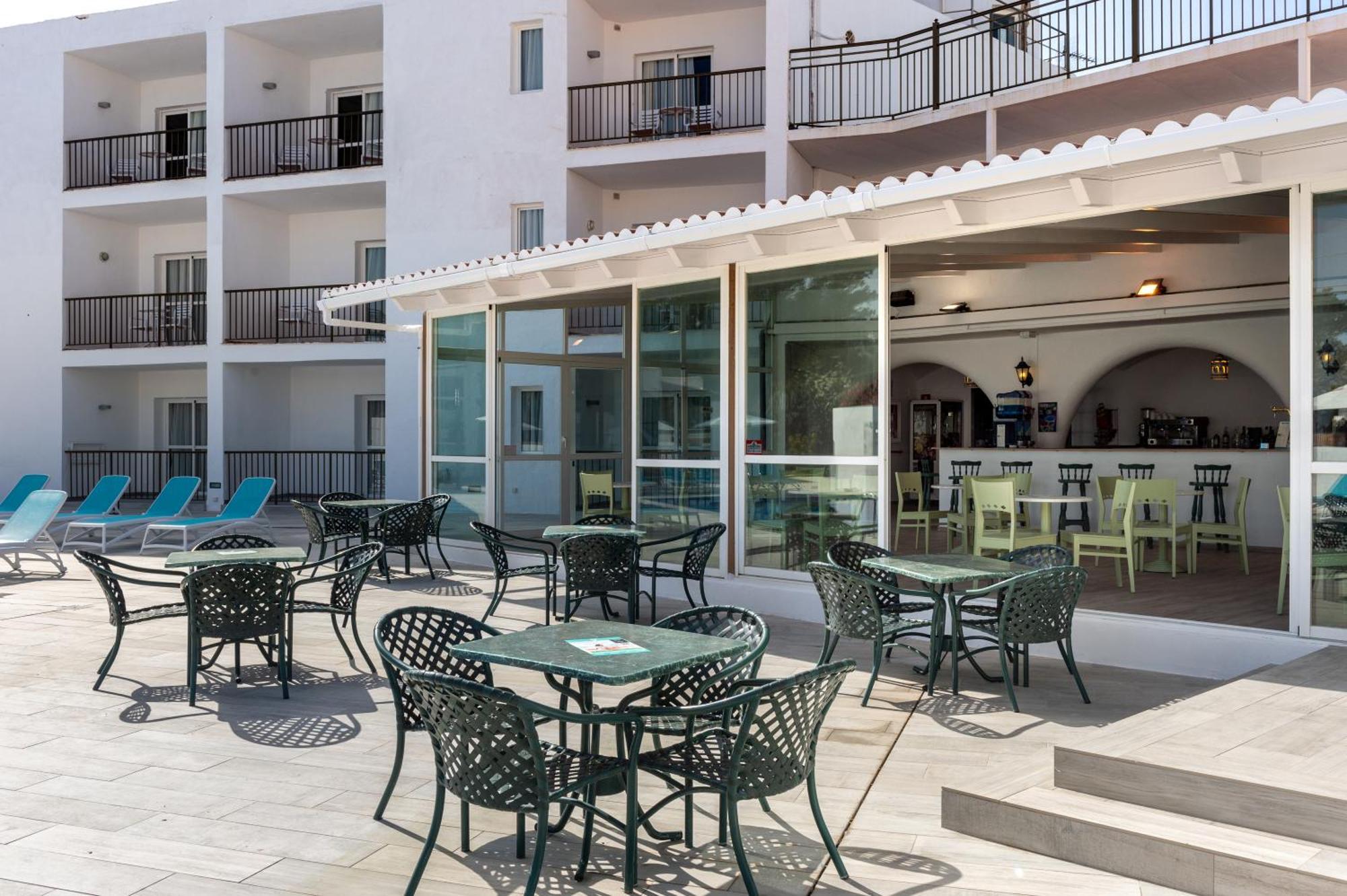 Aparthotel Vibra Club Maritim Sant Antoni de Portmany Екстериор снимка