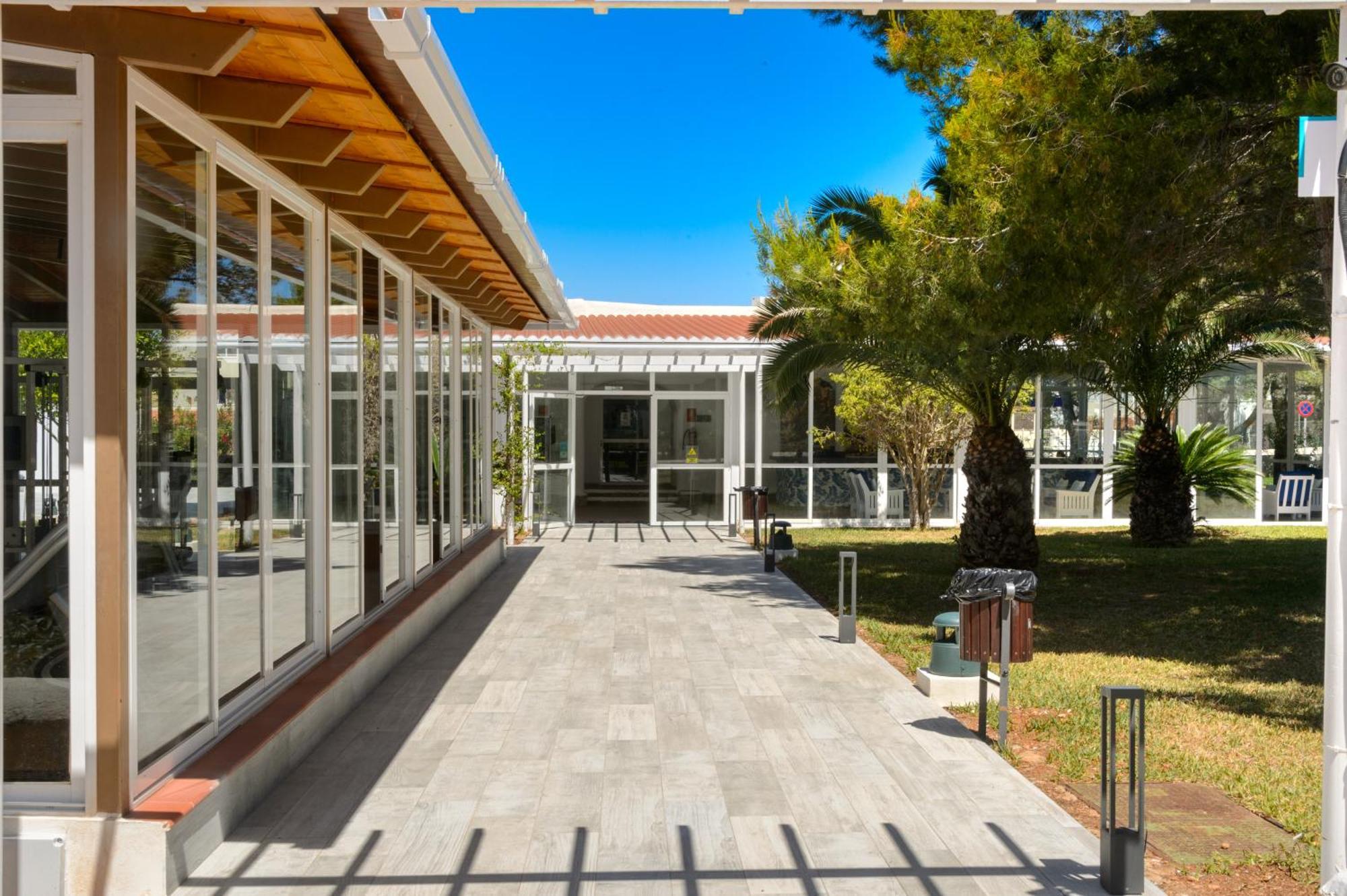 Aparthotel Vibra Club Maritim Sant Antoni de Portmany Екстериор снимка