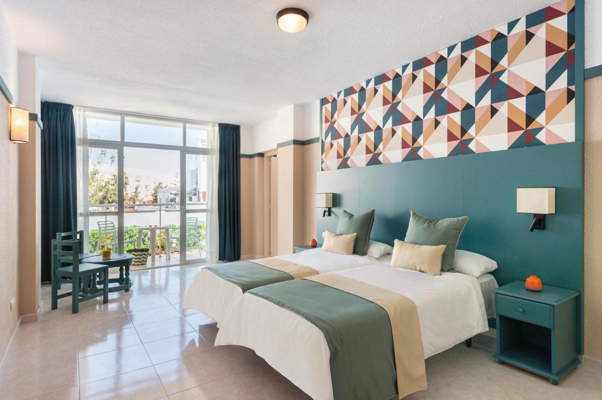Aparthotel Vibra Club Maritim Sant Antoni de Portmany Екстериор снимка