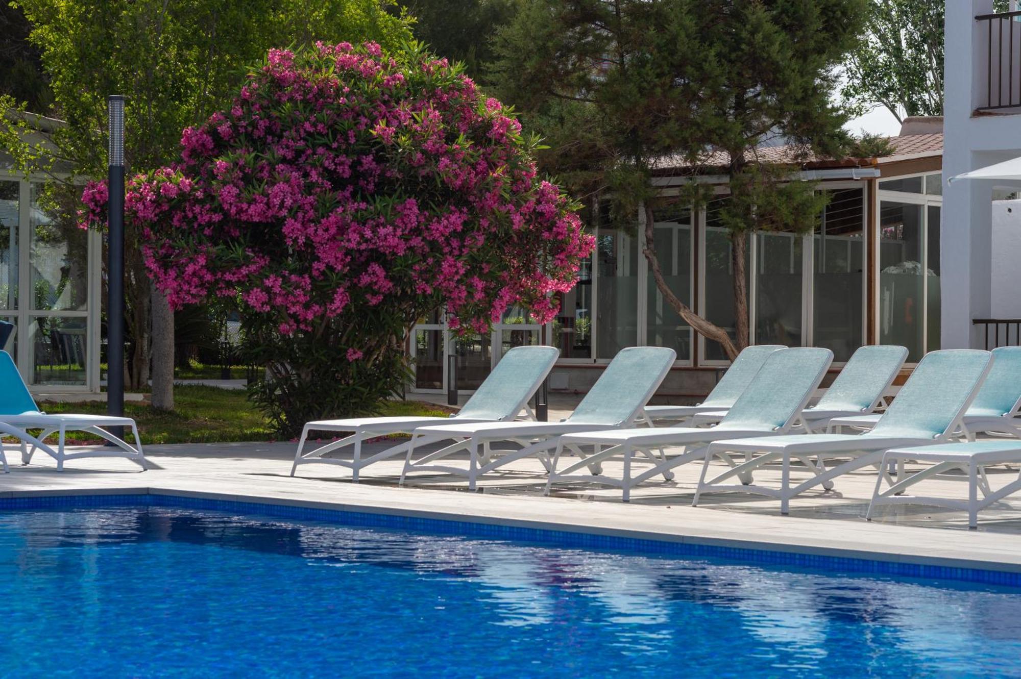 Aparthotel Vibra Club Maritim Sant Antoni de Portmany Екстериор снимка