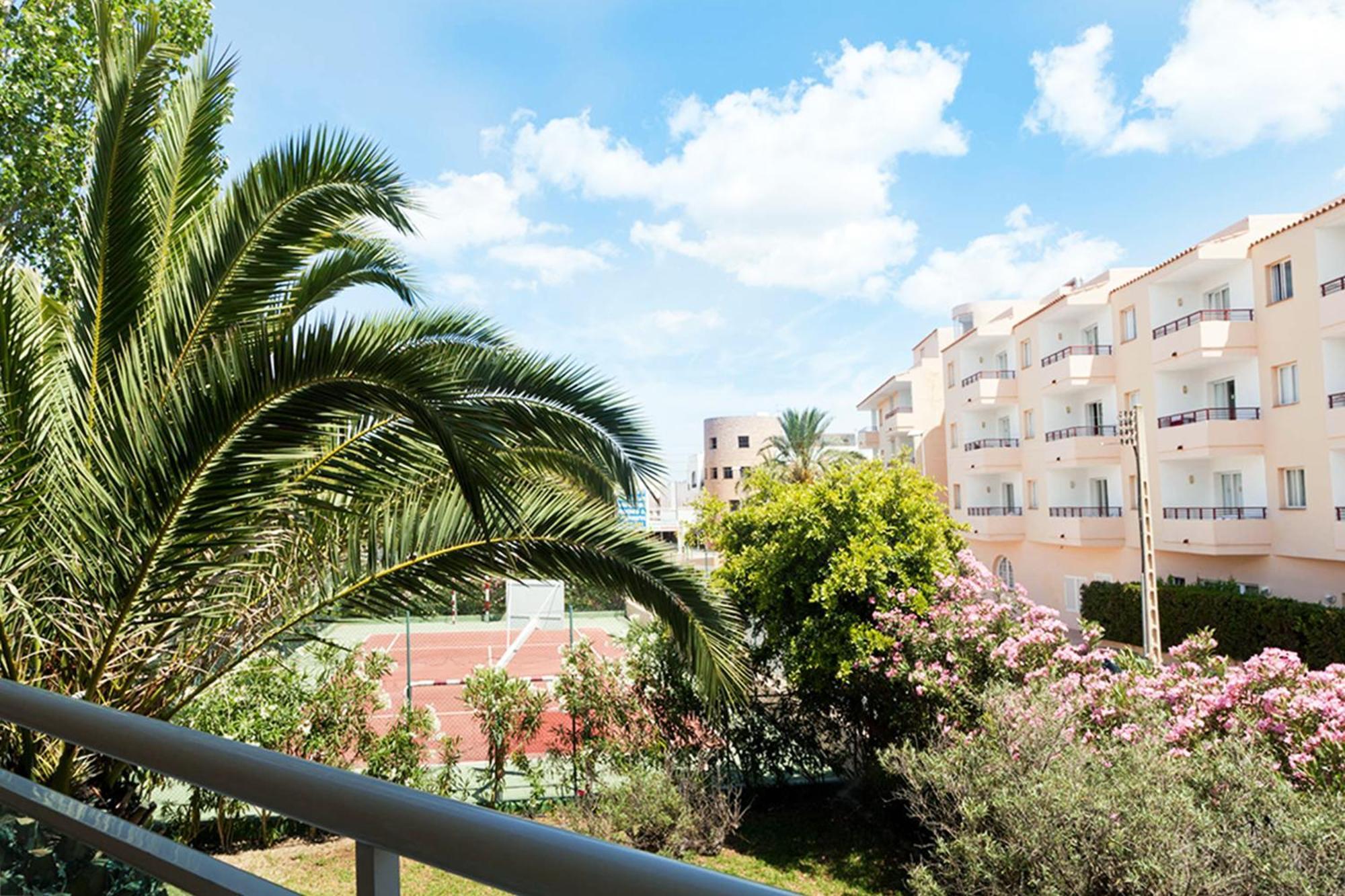 Aparthotel Vibra Club Maritim Sant Antoni de Portmany Екстериор снимка