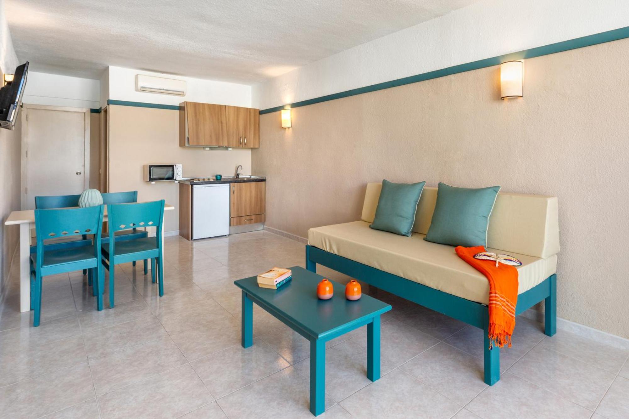 Aparthotel Vibra Club Maritim Sant Antoni de Portmany Екстериор снимка